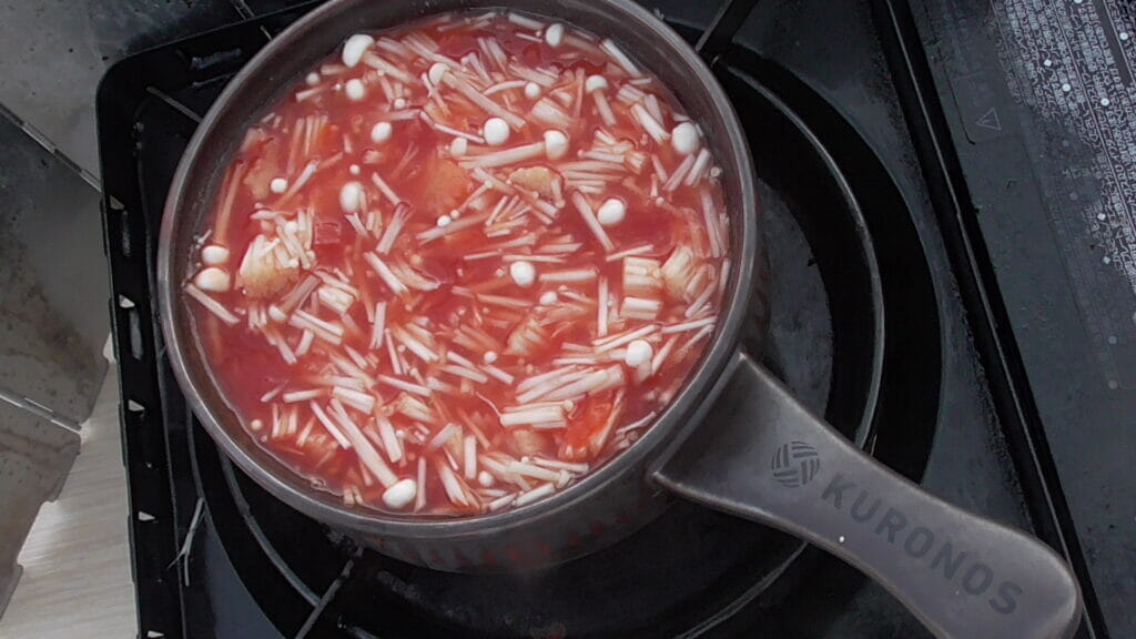 エノキとトマトのスープ
